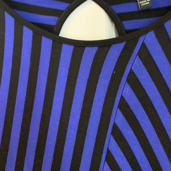 Cable & Gauge Striped Blue and Black Asymmetrical Top in Size M - Picture 5 of 10